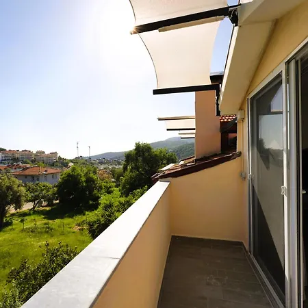 The Tulip Teras 페티예